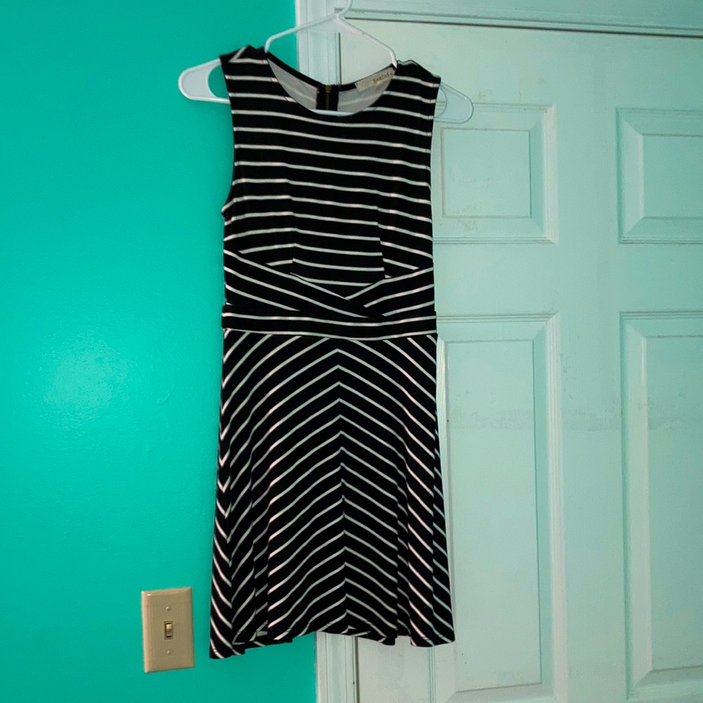 Black and white striped dress 🖤🤍